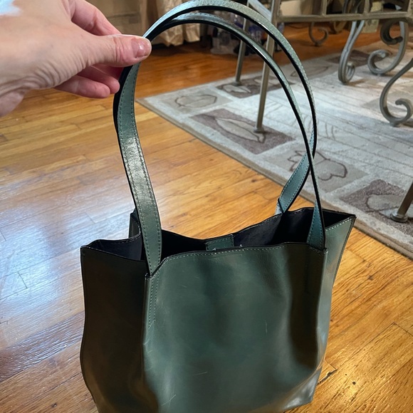 Elegant Green leather tote bag NWOT - Picture 7 of 10